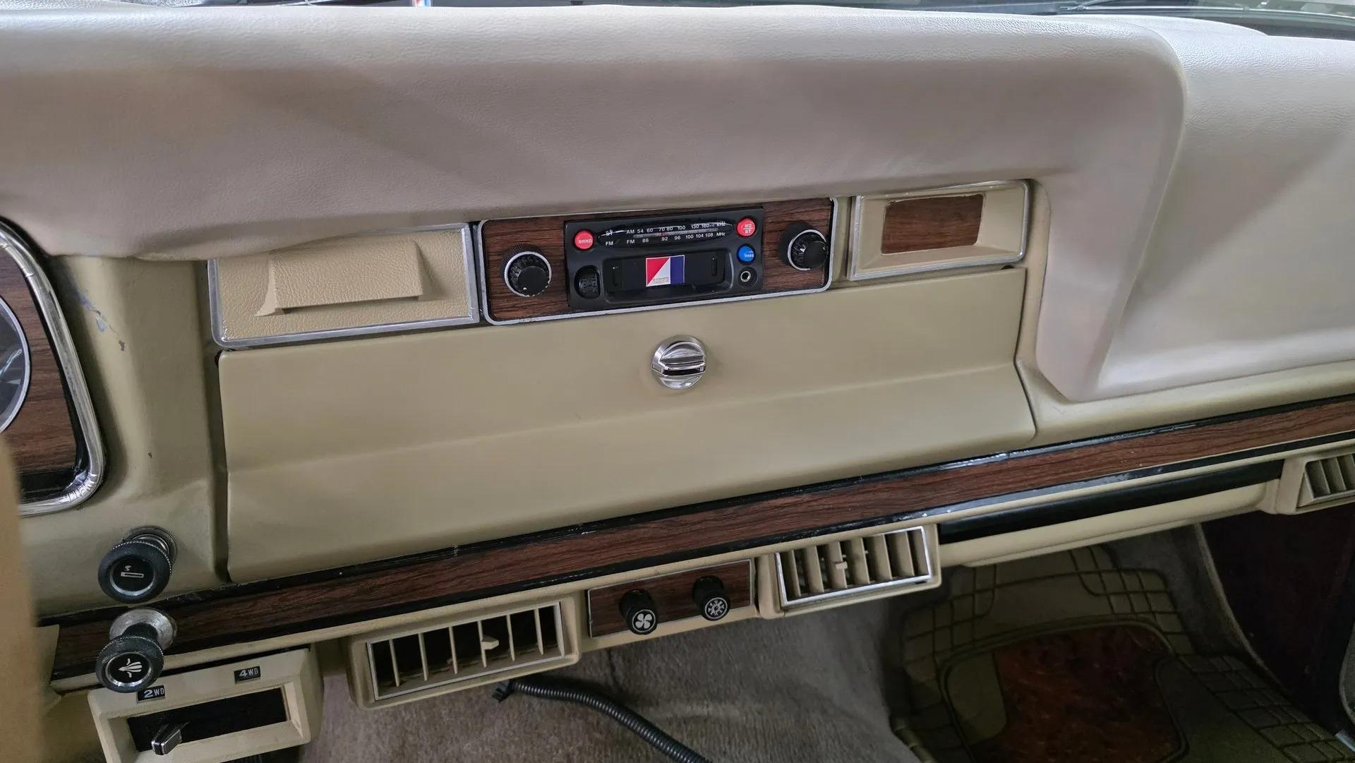 1984 Jeep Grand Wagoneer