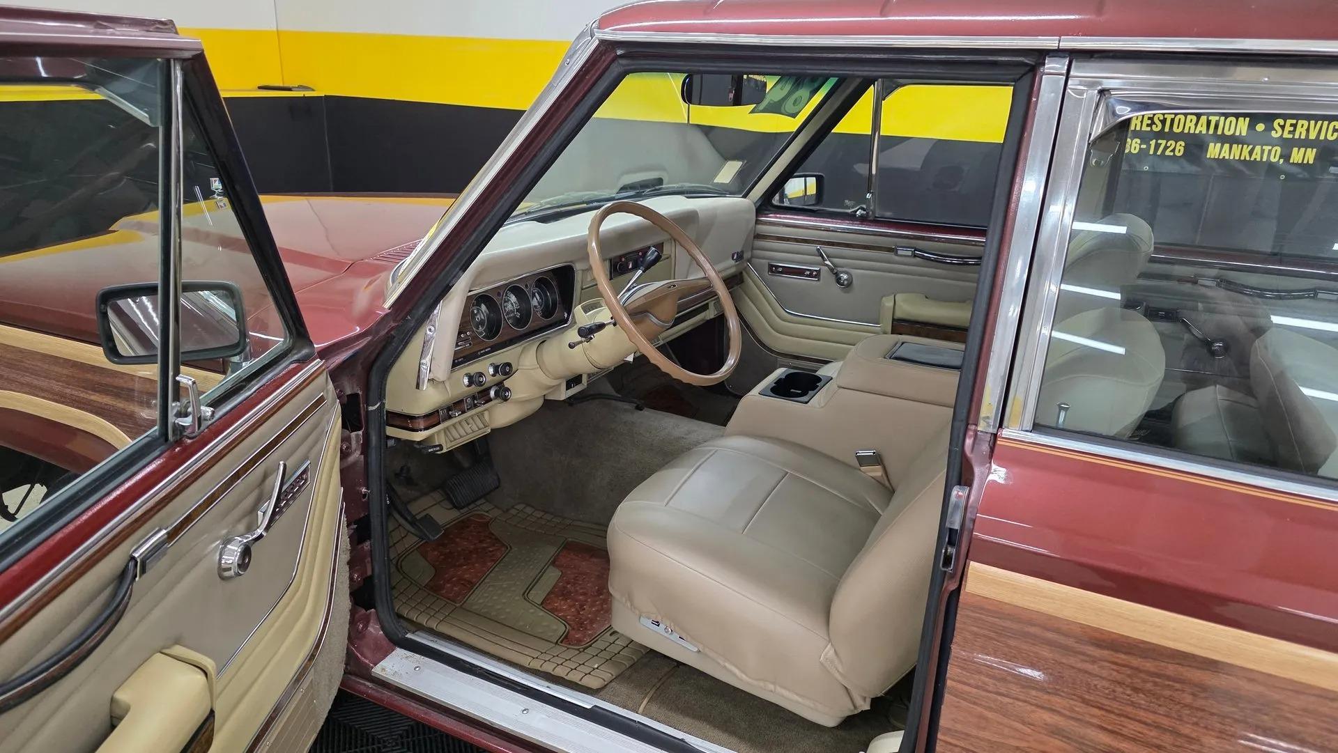 1984 Jeep Grand Wagoneer