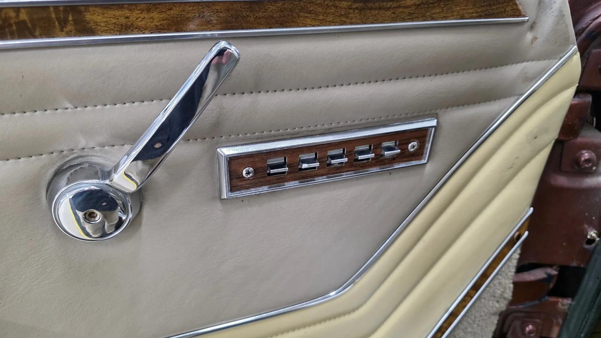 1984 Jeep Grand Wagoneer