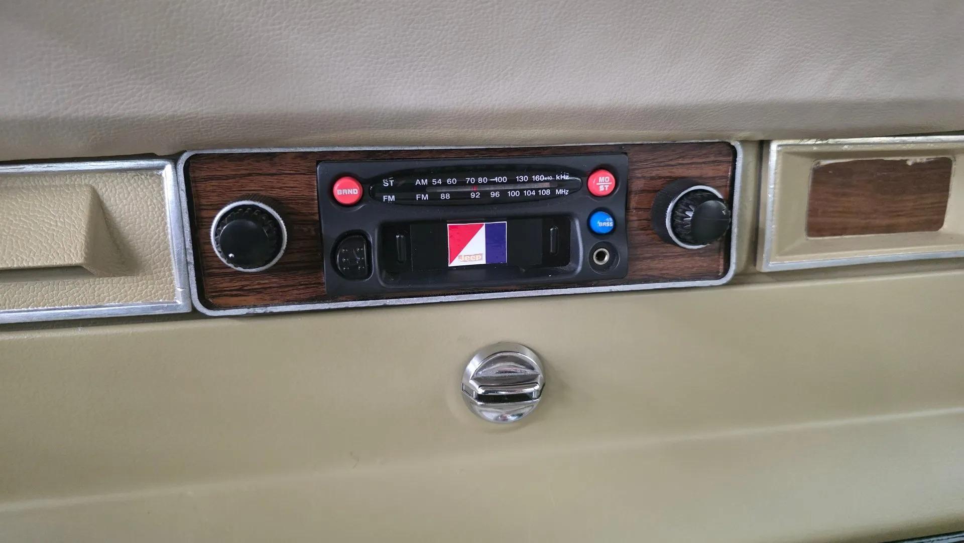1984 Jeep Grand Wagoneer
