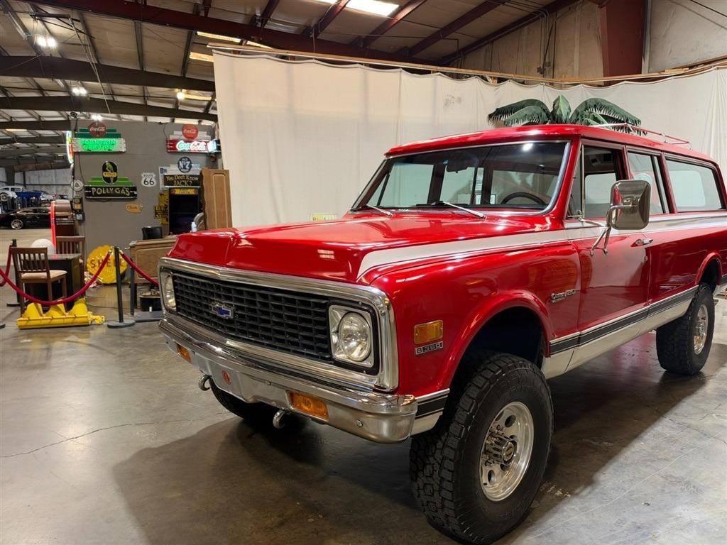 1972 Chevrolet Suburban K20 Custom Deluxe 4x4