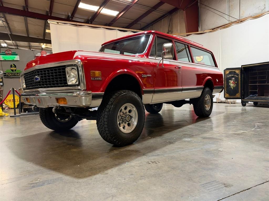 1972 Chevrolet Suburban K20 Custom Deluxe 4x4