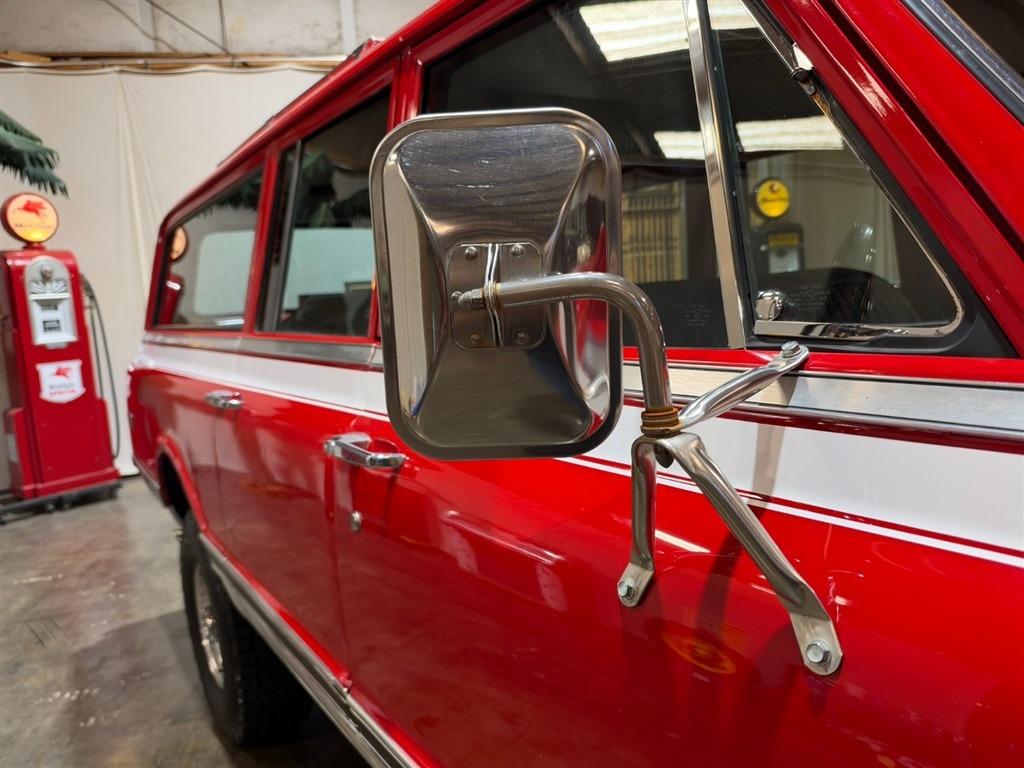 1972 Chevrolet Suburban K20 Custom Deluxe 4x4