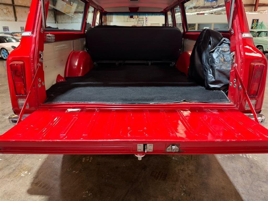 1972 Chevrolet Suburban K20 Custom Deluxe 4x4