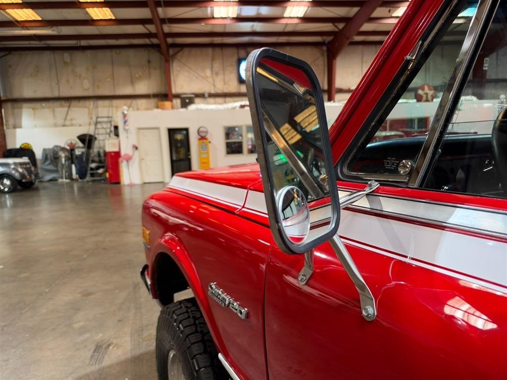 1972 Chevrolet Suburban K20 Custom Deluxe 4x4