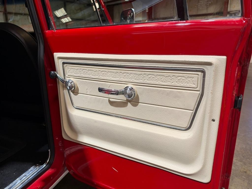 1972 Chevrolet Suburban K20 Custom Deluxe 4x4