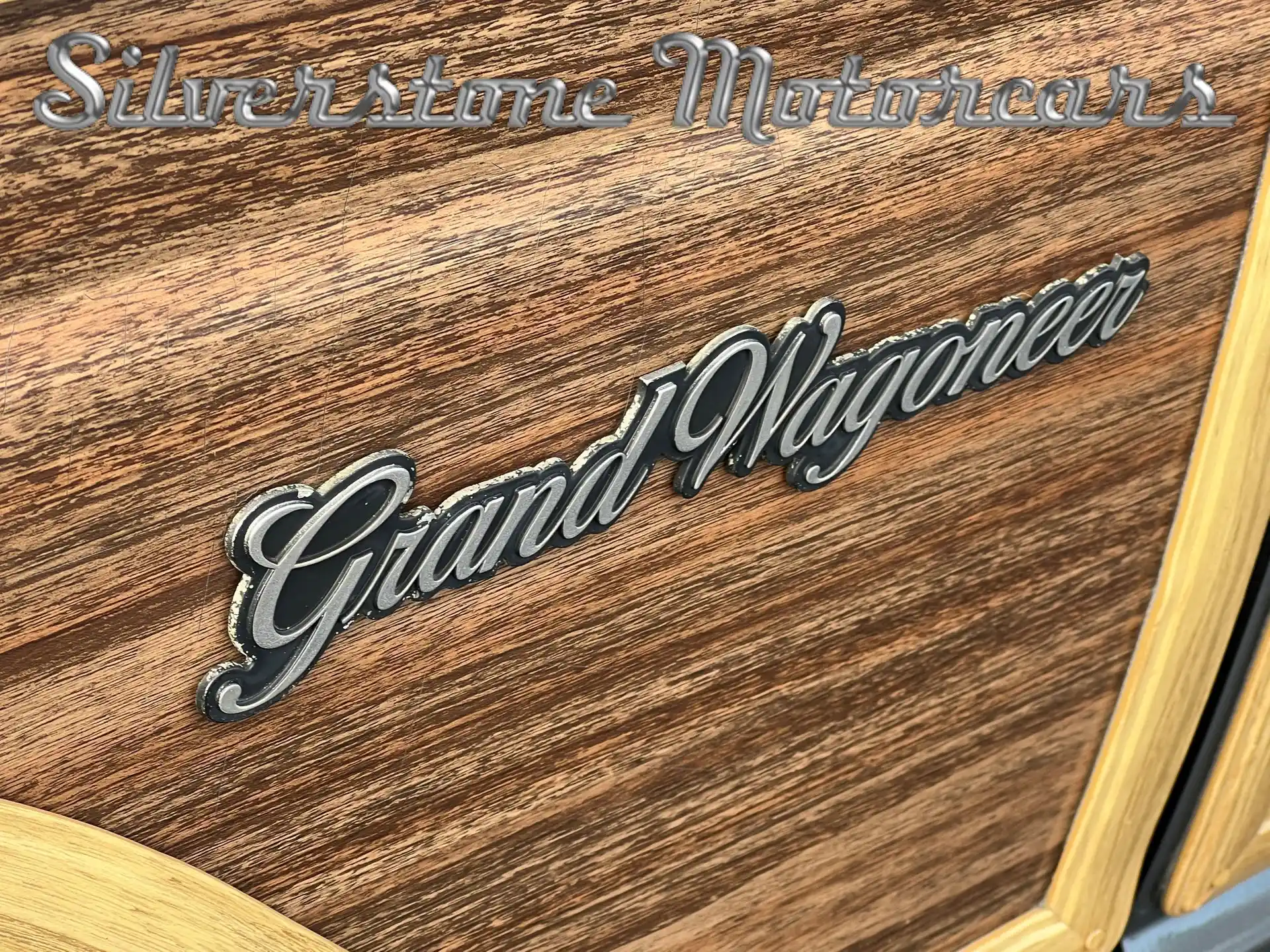 1989 Jeep Grand Wagoneer - 4
