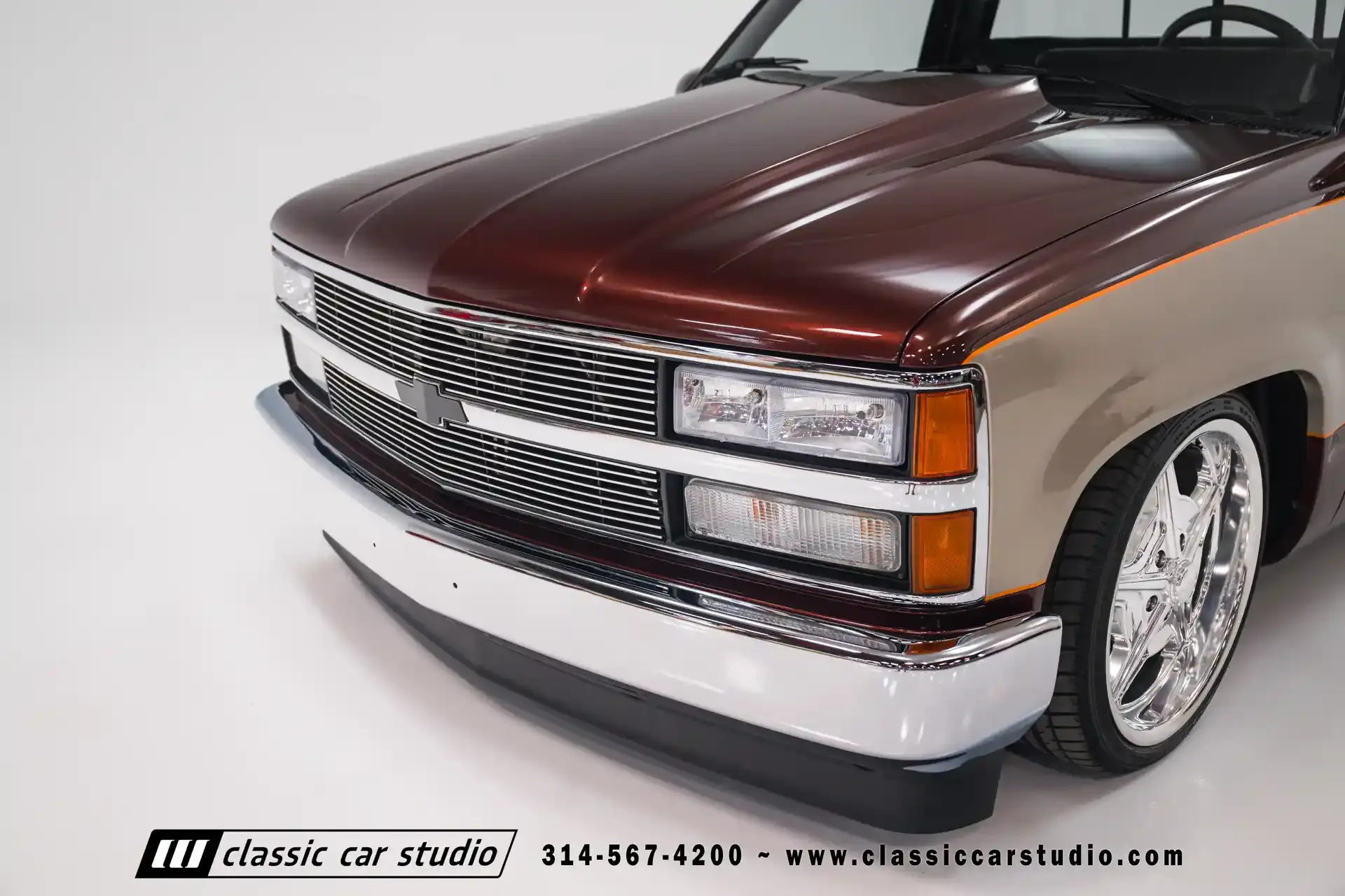 1989 Chevrolet Silverado Restomod - 3