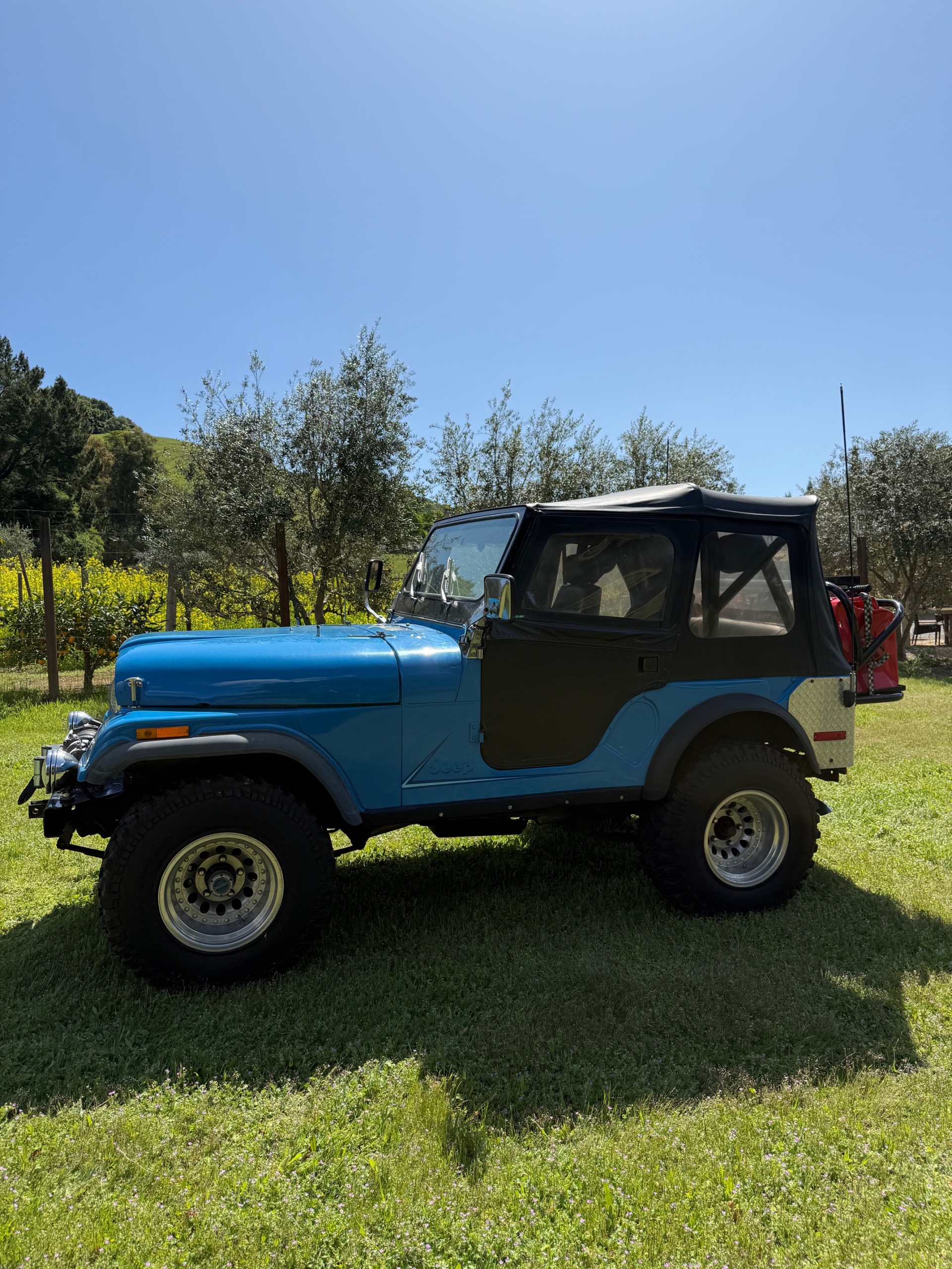 Modified 1976 Jeep CJ-5 Levi's Edition - 3