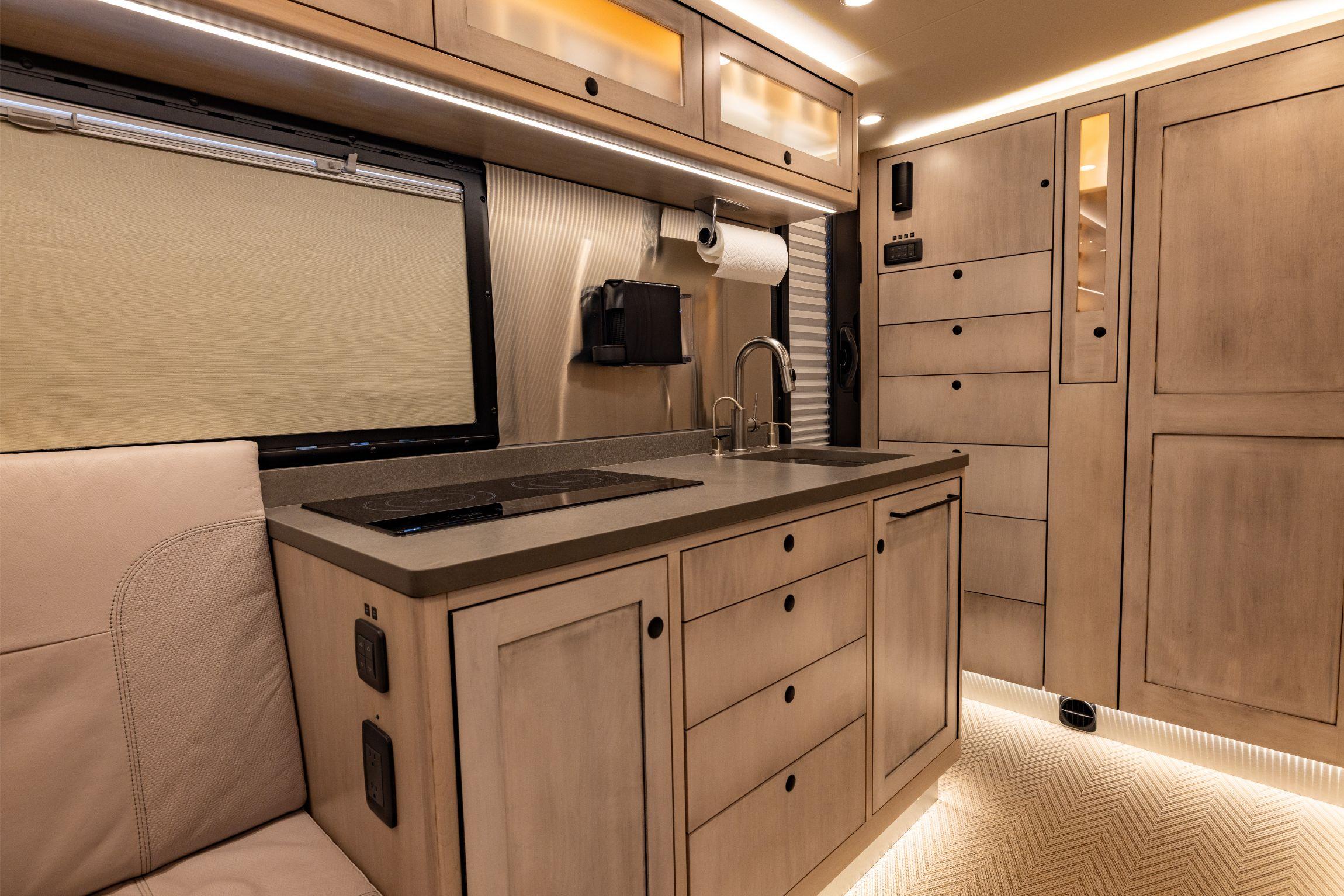 2019 EarthRoamer XV-LTS 232