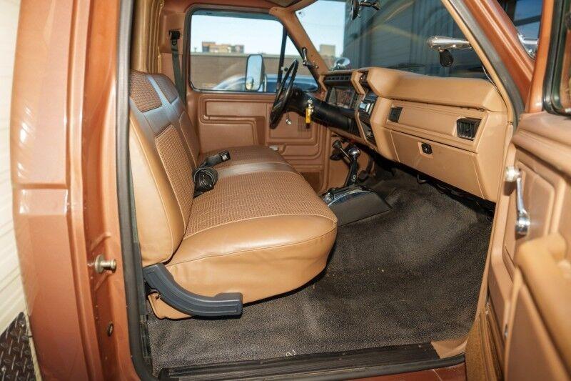 1986 Ford F-350 Pickup Camper