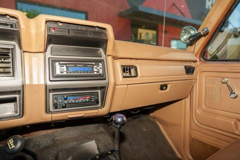 1986 Ford F-350 Pickup Camper