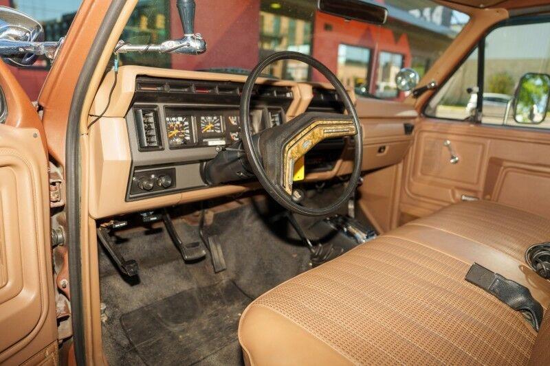 1986 Ford F-350 Pickup Camper