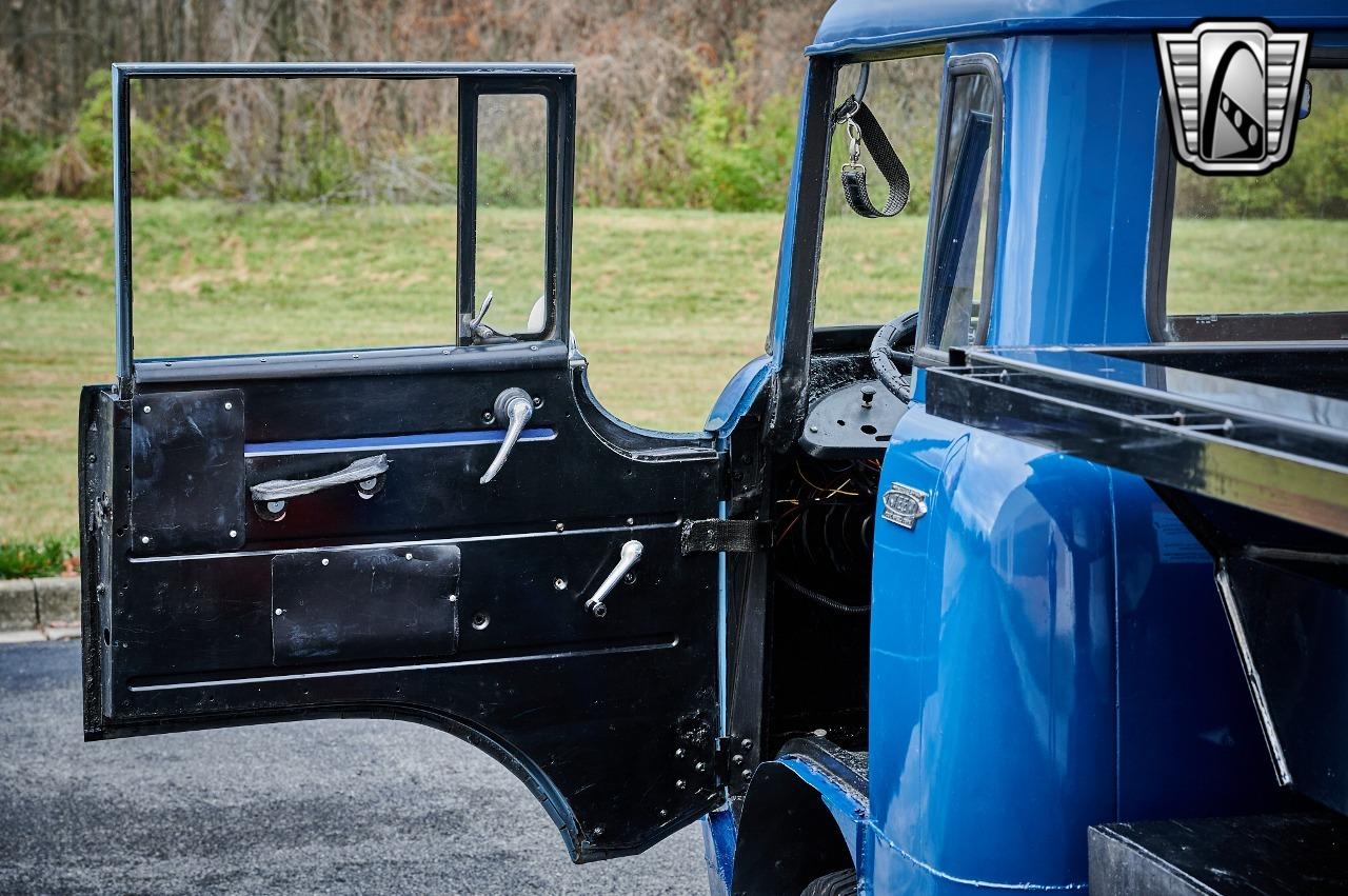 1961 Jeep FC-150 Dump Truck