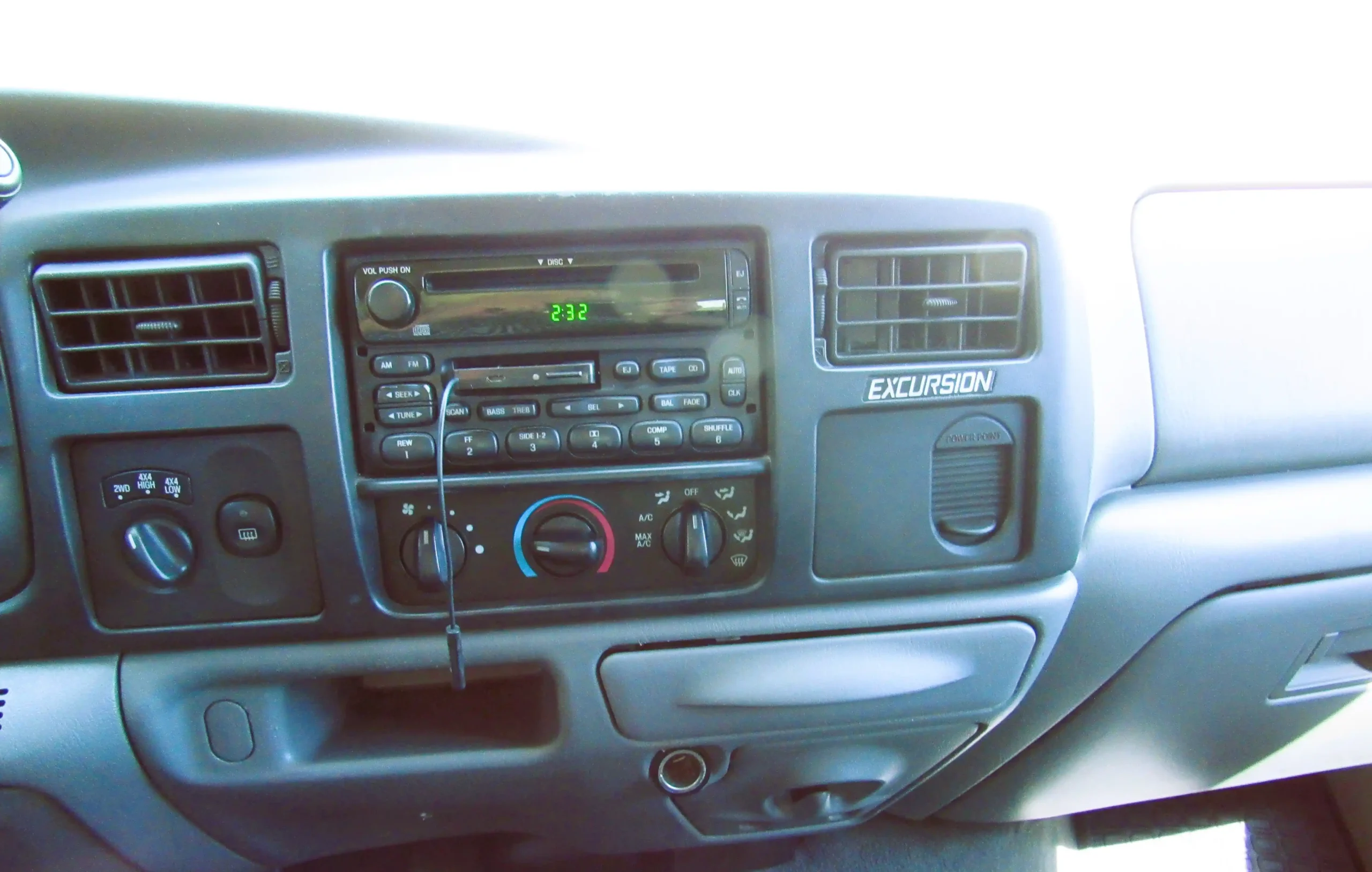 6.0L Turbo Diesel-Powered 2005 Ford Excursion XLT