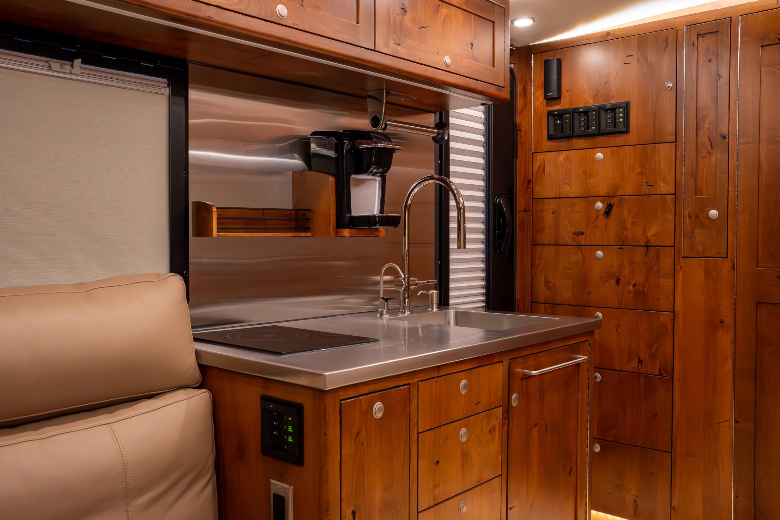 2018 EarthRoamer XV-LTS 202