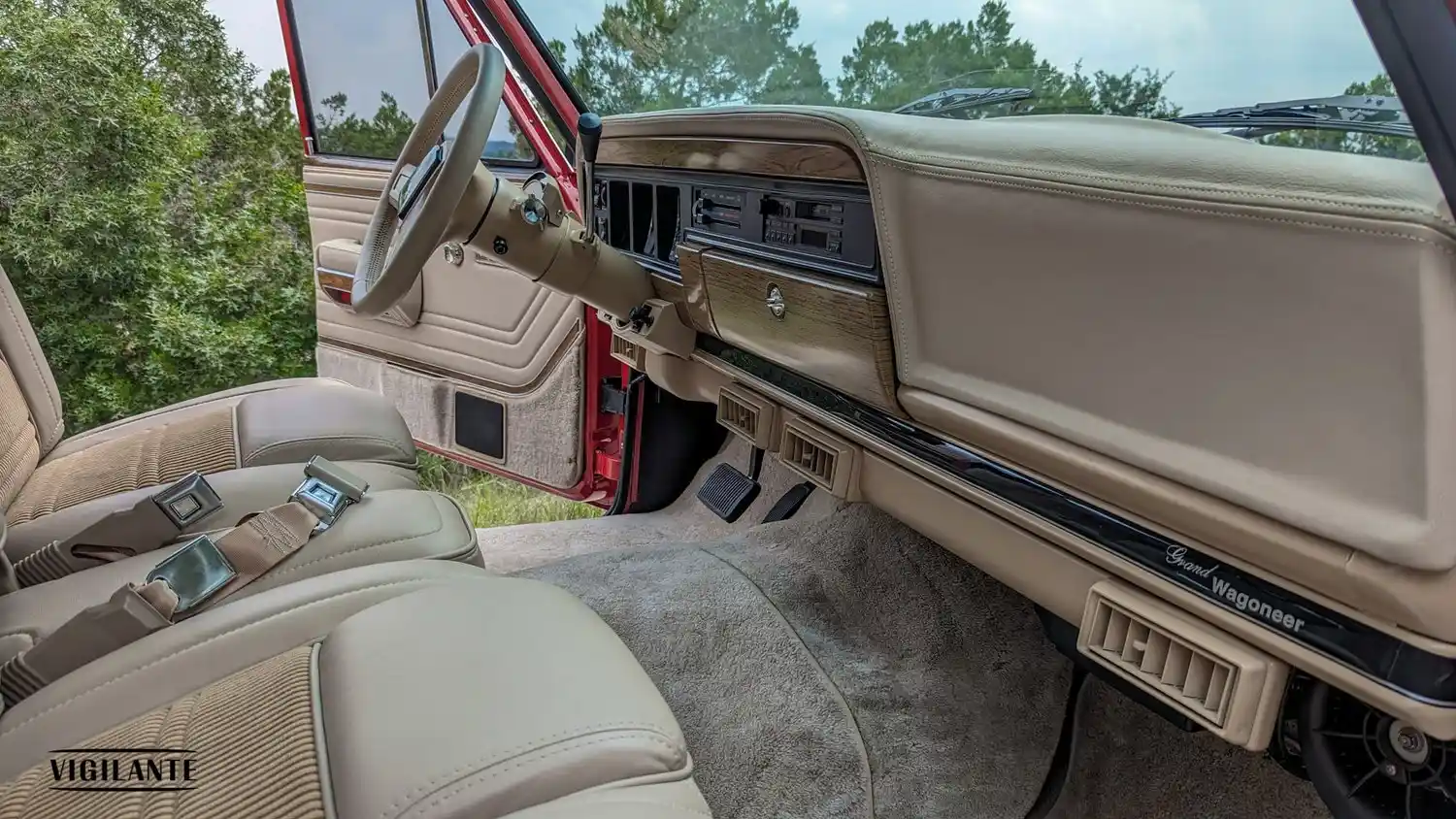 6.2L HEMI V8-Powered Jeep Grand Wagoneer 1988
