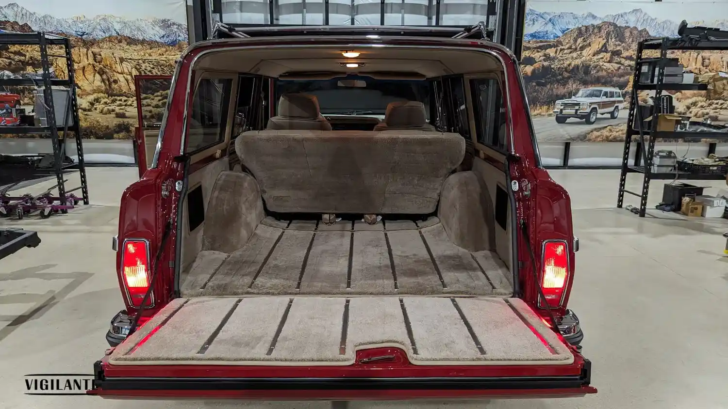 6.2L HEMI V8-Powered Jeep Grand Wagoneer 1988