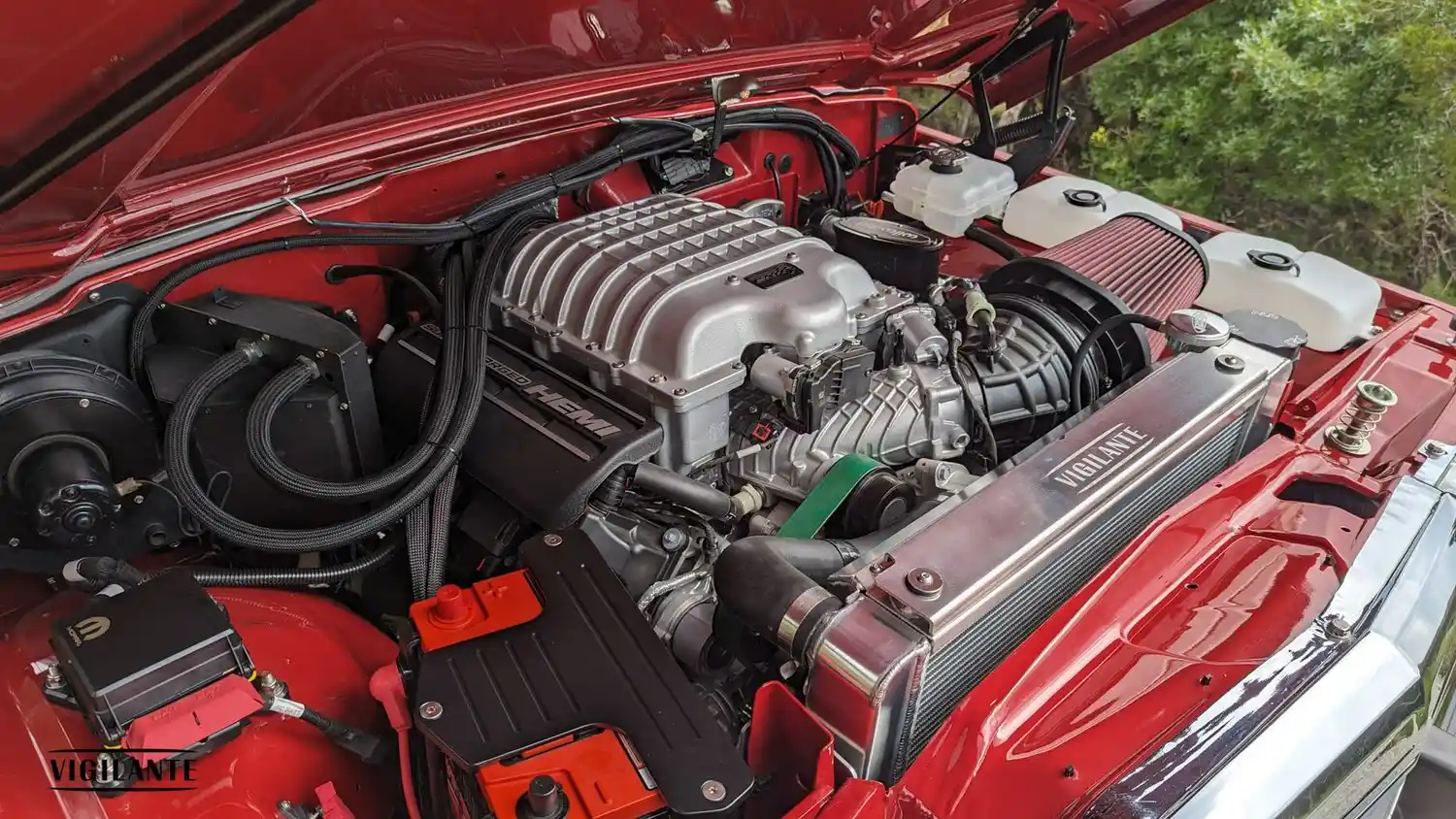 6.2L HEMI V8-Powered Jeep Grand Wagoneer 1988 - 4