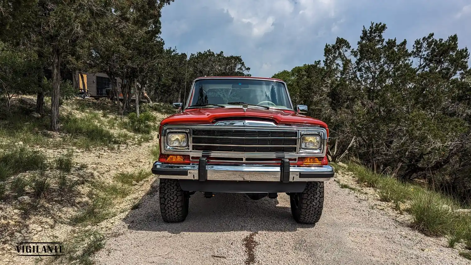 6.2L HEMI V8-Powered Jeep Grand Wagoneer 1988 - 2