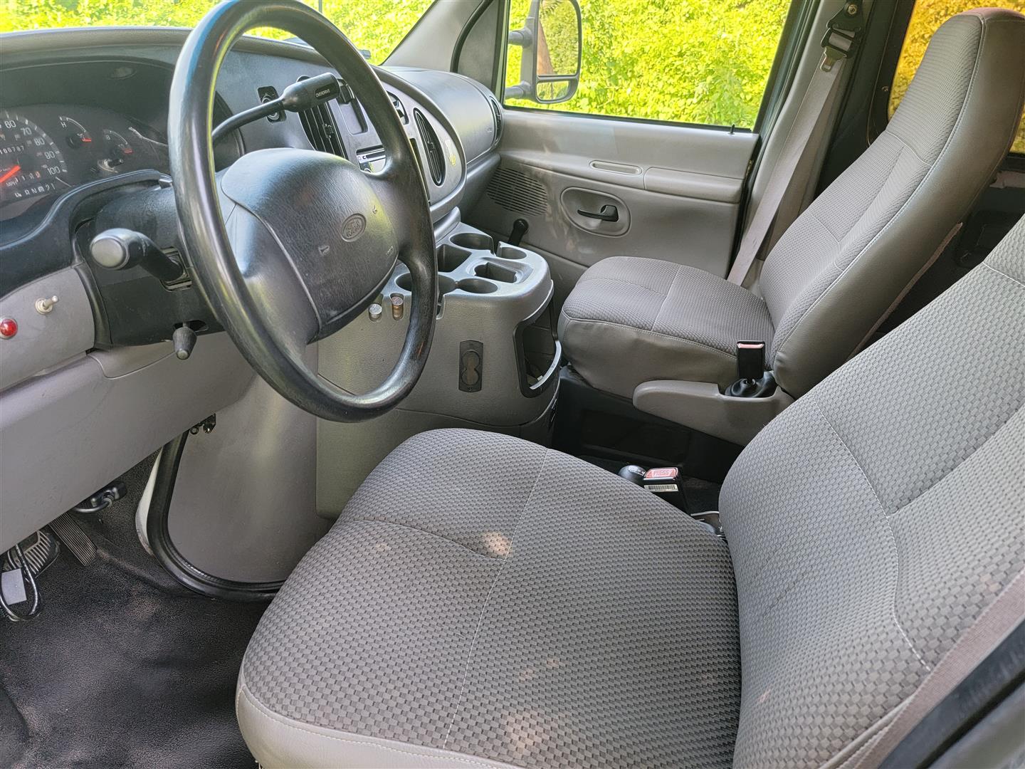 2002 Ford E-350 Super Duty